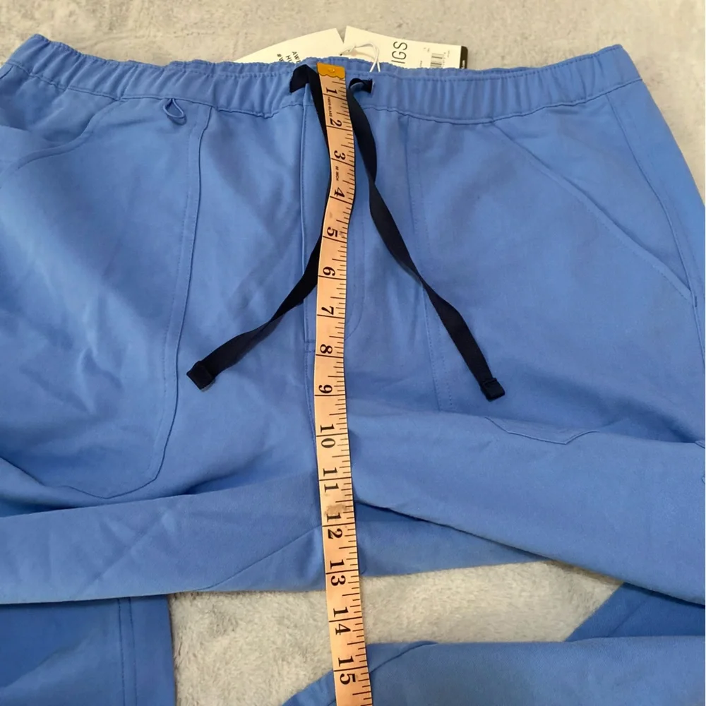 Figs men’s Cairo light blue cargo NWT scrub pants